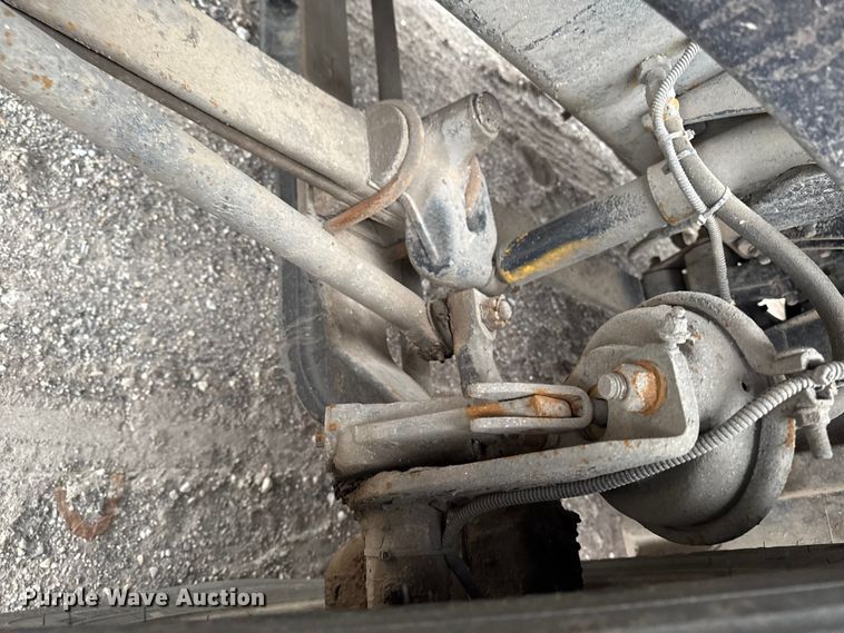 image for item YA2079 2003 Freightliner Columbia semi truck