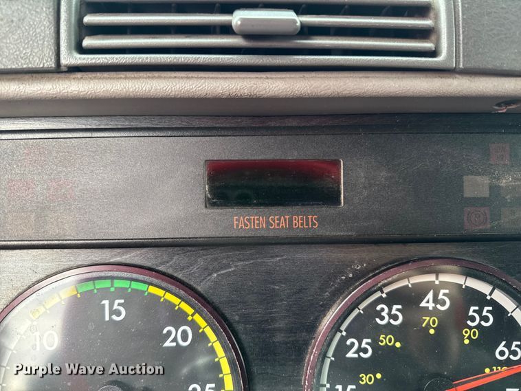 image for item YA2079 2003 Freightliner Columbia semi truck