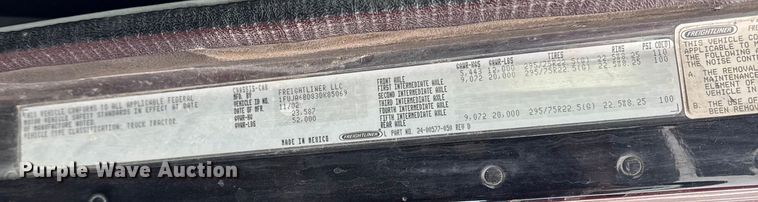 image for item YA2079 2003 Freightliner Columbia semi truck