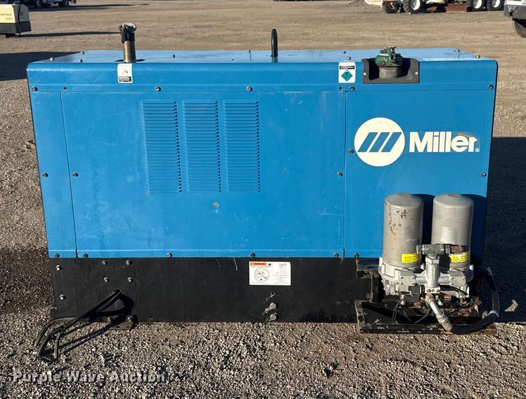 image for item DQ4237 Miller Big Blue Air Pak welder/generator
