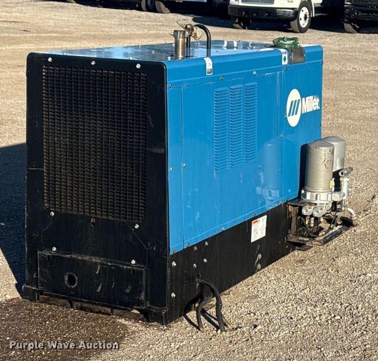 image for item DQ4237 Miller Big Blue Air Pak welder/generator