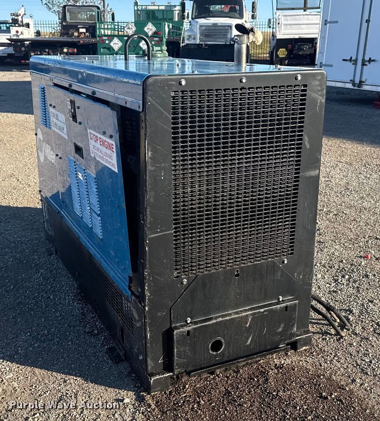 image for item DQ4237 Miller Big Blue Air Pak welder/generator