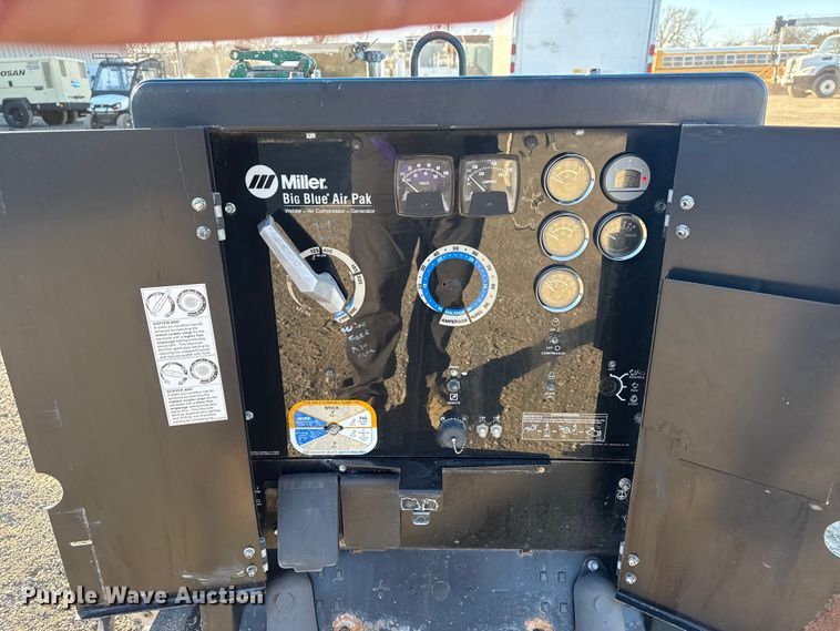 image for item DQ4237 Miller Big Blue Air Pak welder/generator