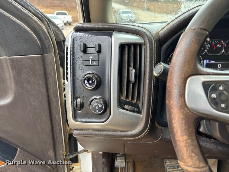 image for item DR2839 2018 GMC Sierra 2500 Crew Cab pickup truck