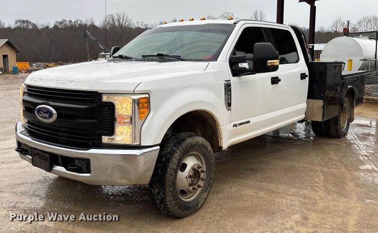 image for item DR2840 2017 Ford F350 Super Duty Crew Cab flatbed pickup truck