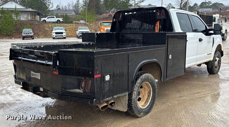 image for item DR2840 2017 Ford F350 Super Duty Crew Cab flatbed pickup truck