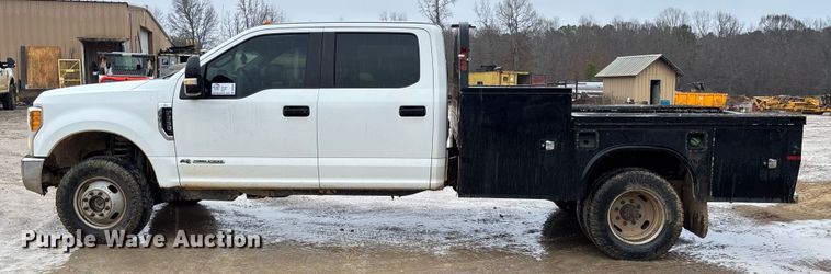 image for item DR2840 2017 Ford F350 Super Duty Crew Cab flatbed pickup truck