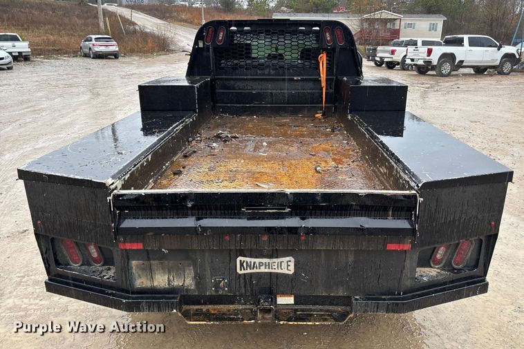 image for item DR2840 2017 Ford F350 Super Duty Crew Cab flatbed pickup truck