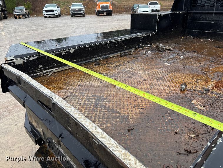 image for item DR2840 2017 Ford F350 Super Duty Crew Cab flatbed pickup truck