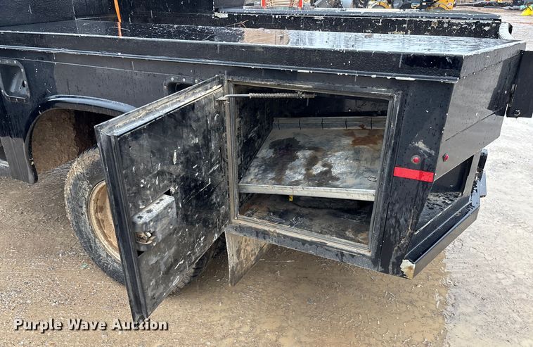 image for item DR2840 2017 Ford F350 Super Duty Crew Cab flatbed pickup truck