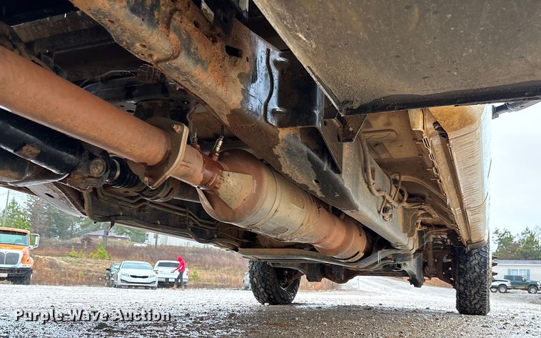 image for item DR2840 2017 Ford F350 Super Duty Crew Cab flatbed pickup truck