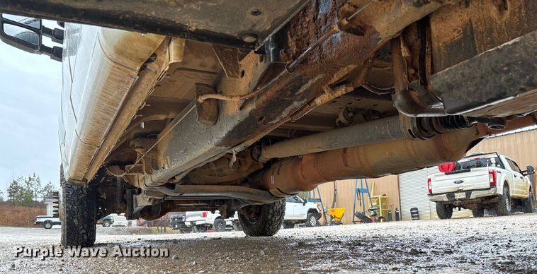 image for item DR2840 2017 Ford F350 Super Duty Crew Cab flatbed pickup truck