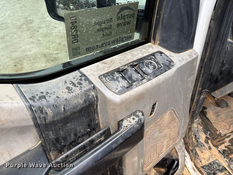 image for item DR2840 2017 Ford F350 Super Duty Crew Cab flatbed pickup truck