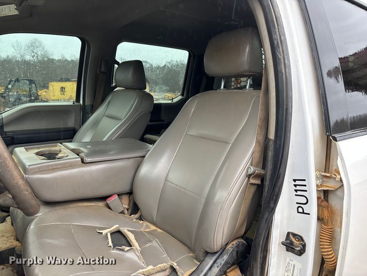 image for item DR2840 2017 Ford F350 Super Duty Crew Cab flatbed pickup truck