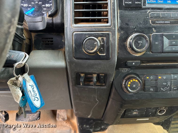 image for item DR2840 2017 Ford F350 Super Duty Crew Cab flatbed pickup truck