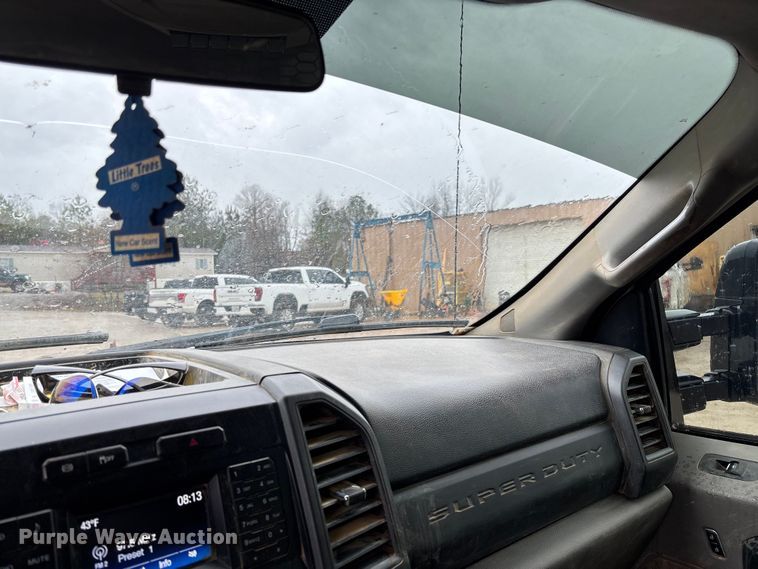 image for item DR2840 2017 Ford F350 Super Duty Crew Cab flatbed pickup truck