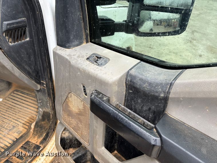 image for item DR2840 2017 Ford F350 Super Duty Crew Cab flatbed pickup truck