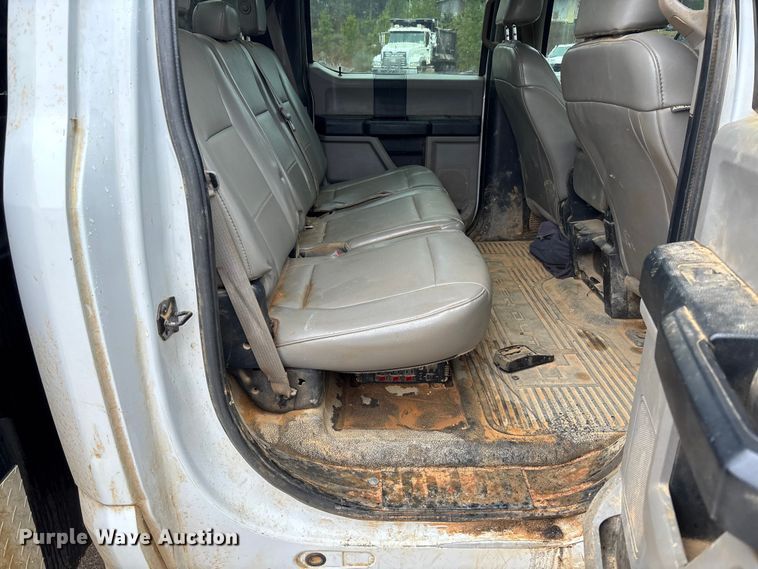 image for item DR2840 2017 Ford F350 Super Duty Crew Cab flatbed pickup truck