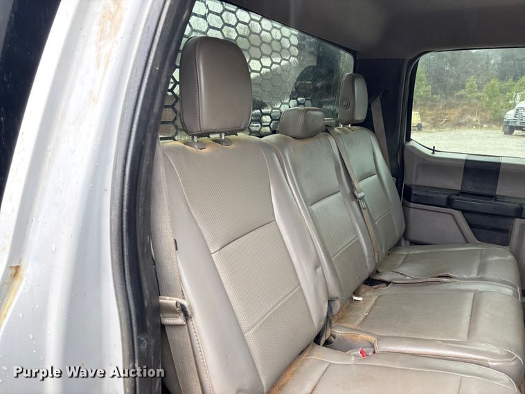 image for item DR2840 2017 Ford F350 Super Duty Crew Cab flatbed pickup truck