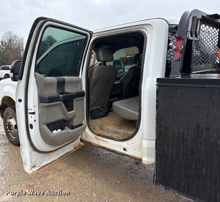 image for item DR2840 2017 Ford F350 Super Duty Crew Cab flatbed pickup truck