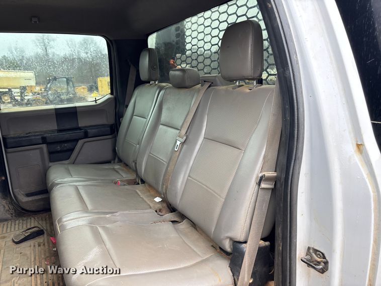 image for item DR2840 2017 Ford F350 Super Duty Crew Cab flatbed pickup truck