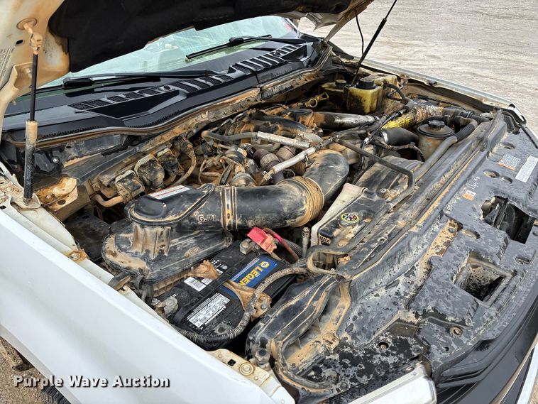 image for item DR2840 2017 Ford F350 Super Duty Crew Cab flatbed pickup truck