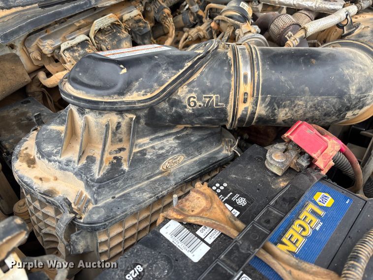 image for item DR2840 2017 Ford F350 Super Duty Crew Cab flatbed pickup truck