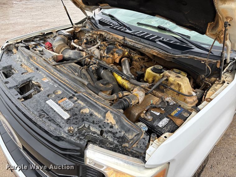 image for item DR2840 2017 Ford F350 Super Duty Crew Cab flatbed pickup truck