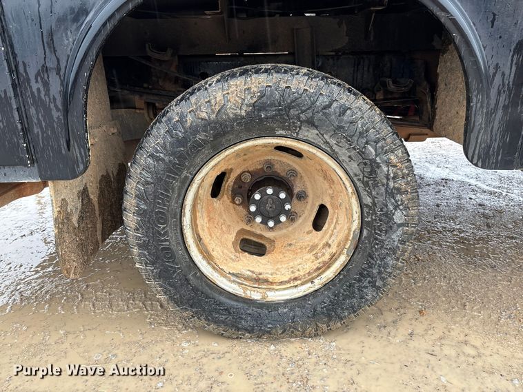 image for item DR2840 2017 Ford F350 Super Duty Crew Cab flatbed pickup truck