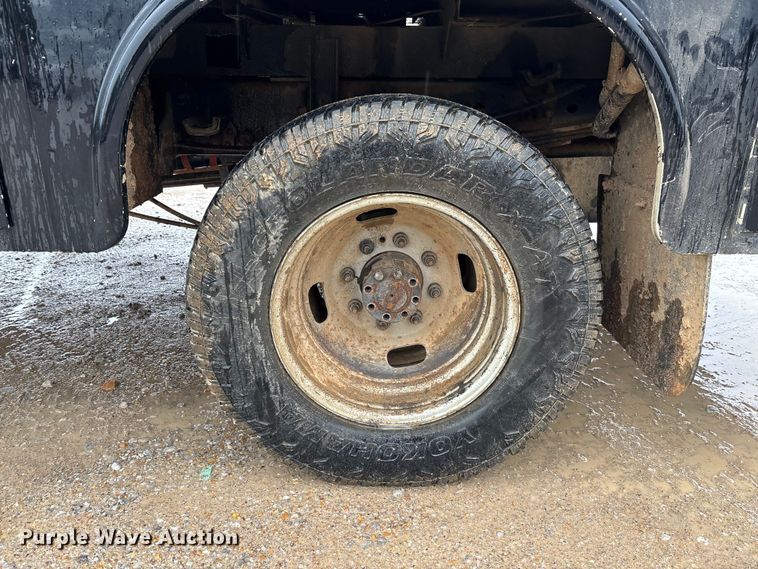 image for item DR2840 2017 Ford F350 Super Duty Crew Cab flatbed pickup truck