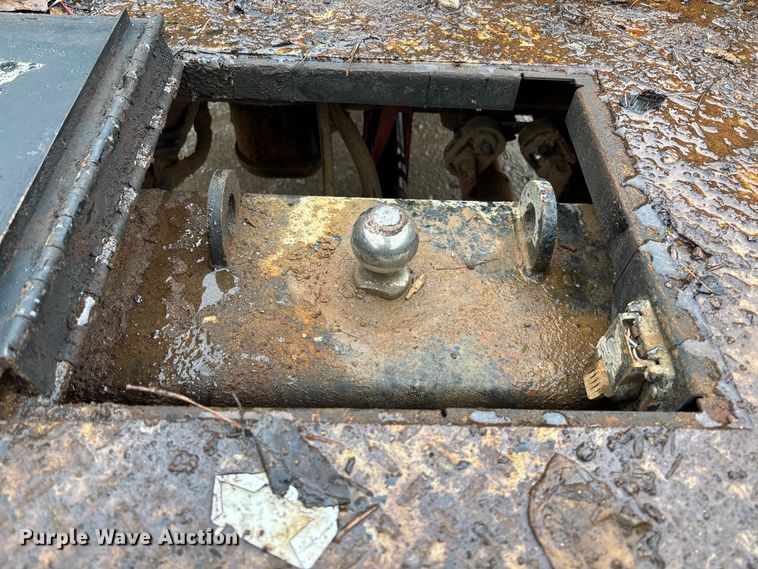 image for item DR2840 2017 Ford F350 Super Duty Crew Cab flatbed pickup truck