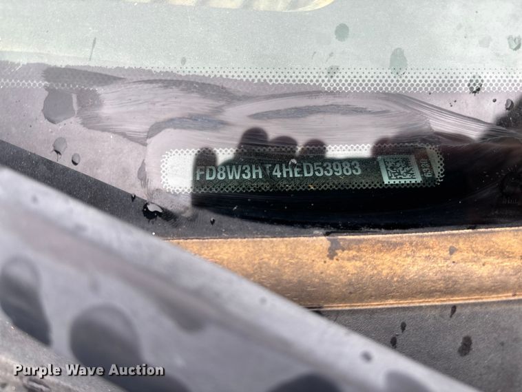 image for item DR2840 2017 Ford F350 Super Duty Crew Cab flatbed pickup truck