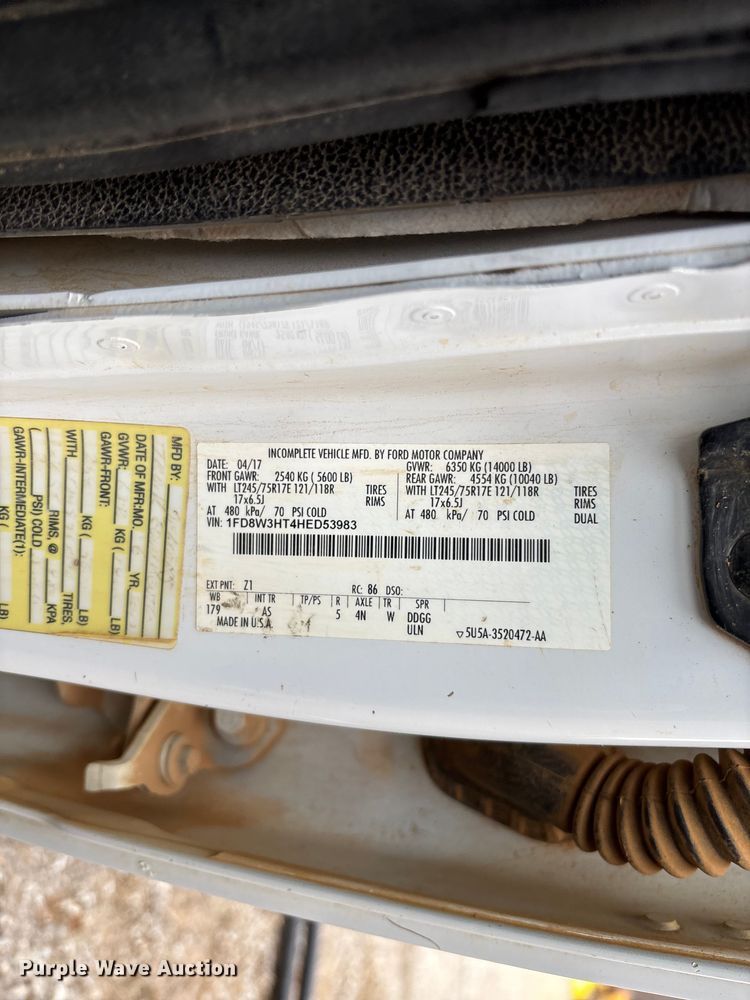 image for item DR2840 2017 Ford F350 Super Duty Crew Cab flatbed pickup truck