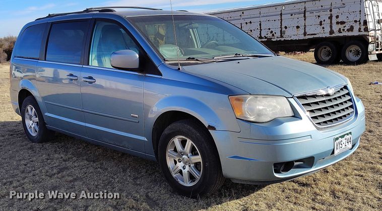 image for item DT0842 2008 Chrysler Town&Country van