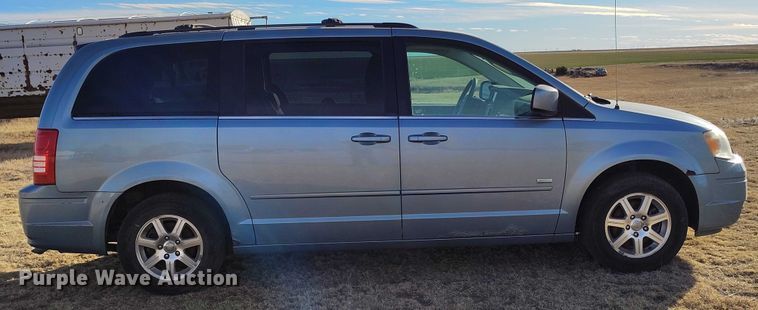 image for item DT0842 2008 Chrysler Town&Country van