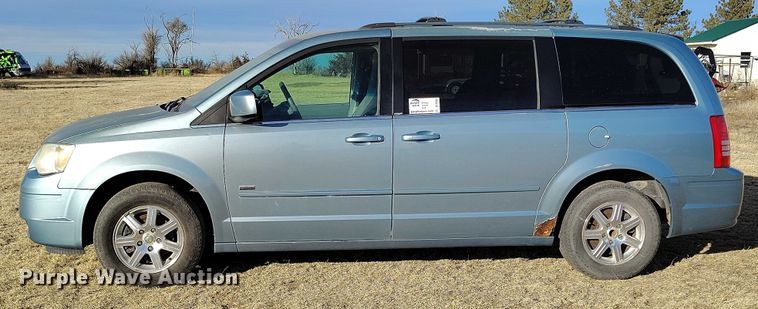 image for item DT0842 2008 Chrysler Town&Country van