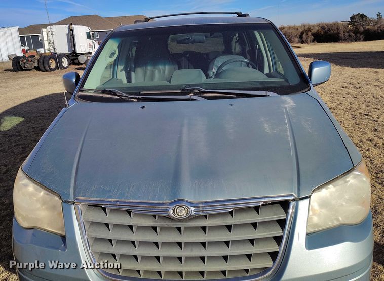 image for item DT0842 2008 Chrysler Town&Country van