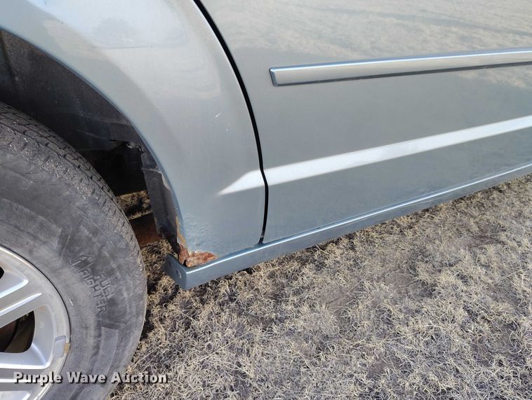 image for item DT0842 2008 Chrysler Town&Country van