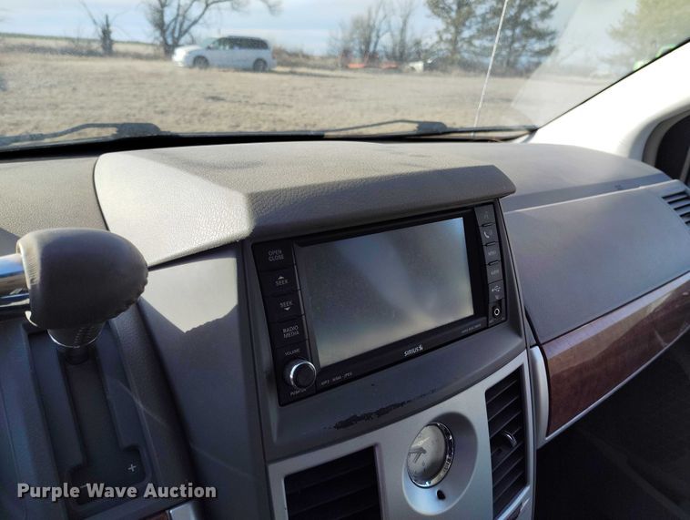 image for item DT0842 2008 Chrysler Town&Country van