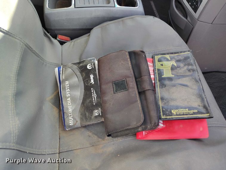 image for item DT0842 2008 Chrysler Town&Country van