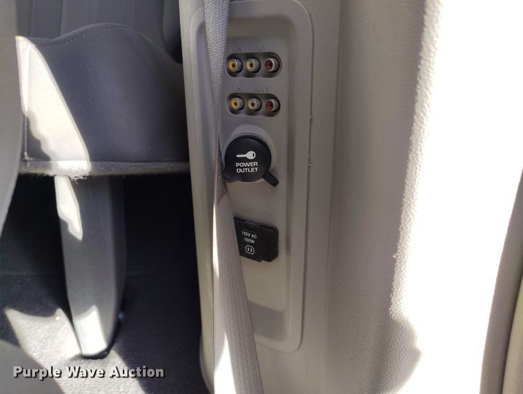 image for item DT0842 2008 Chrysler Town&Country van