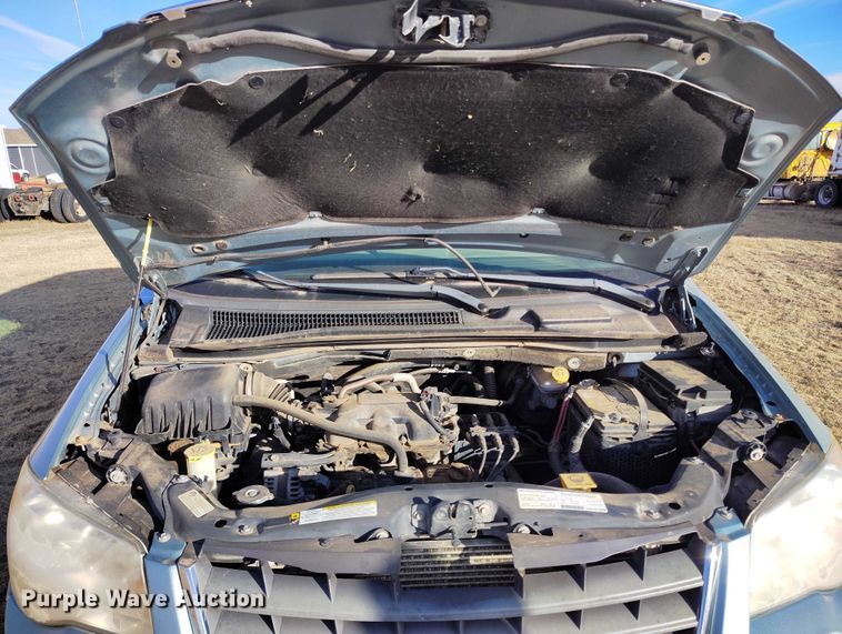 image for item DT0842 2008 Chrysler Town&Country van