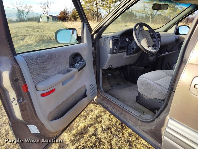 image for item DT0843 2000 Pontiac Montana van