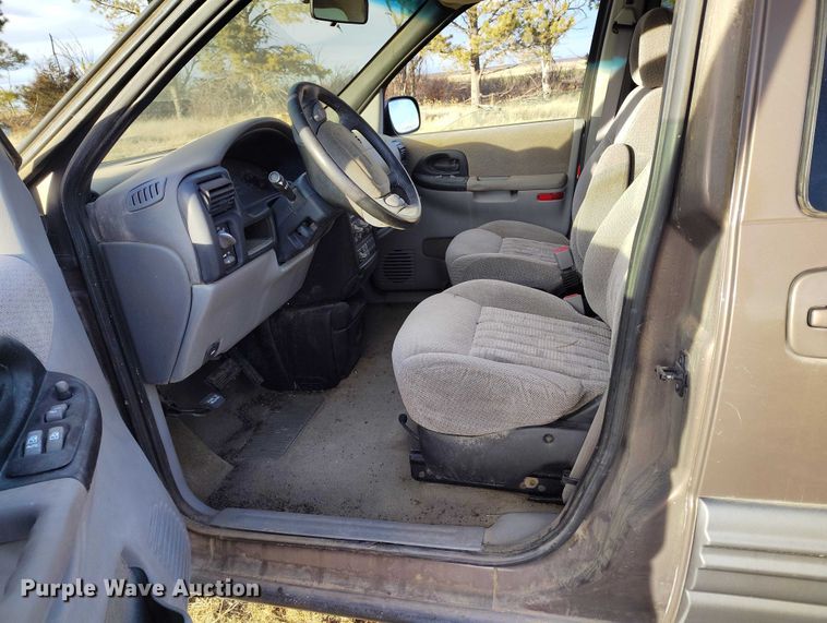 image for item DT0843 2000 Pontiac Montana van