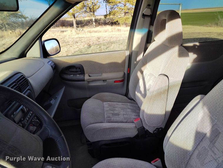 image for item DT0843 2000 Pontiac Montana van