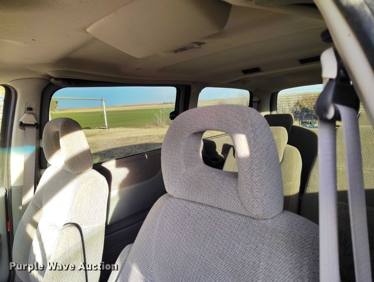 image for item DT0843 2000 Pontiac Montana van