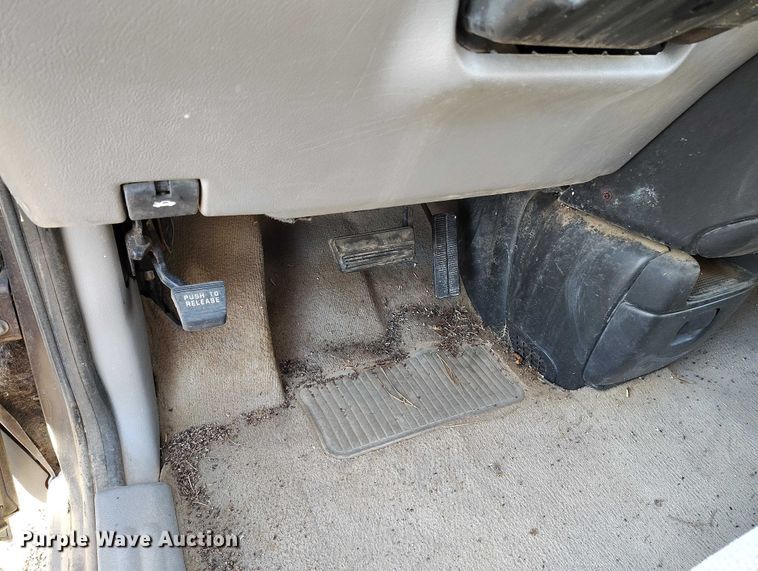 image for item DT0843 2000 Pontiac Montana van