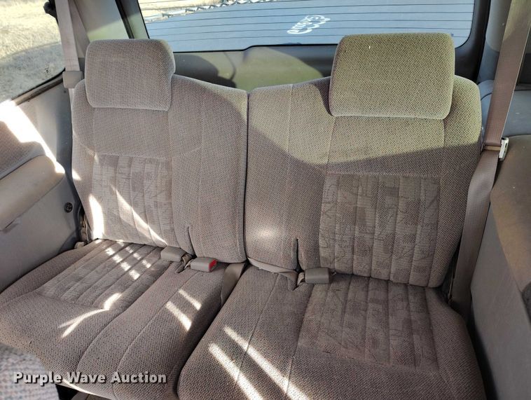 image for item DT0843 2000 Pontiac Montana van