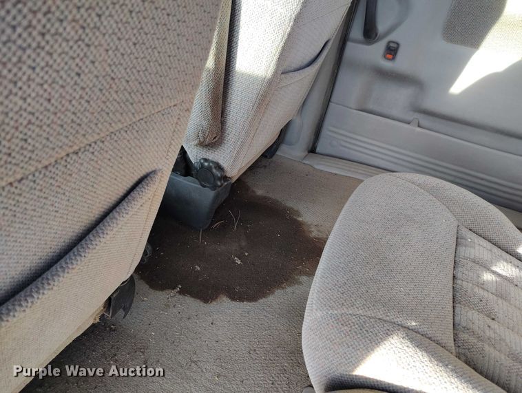 image for item DT0843 2000 Pontiac Montana van