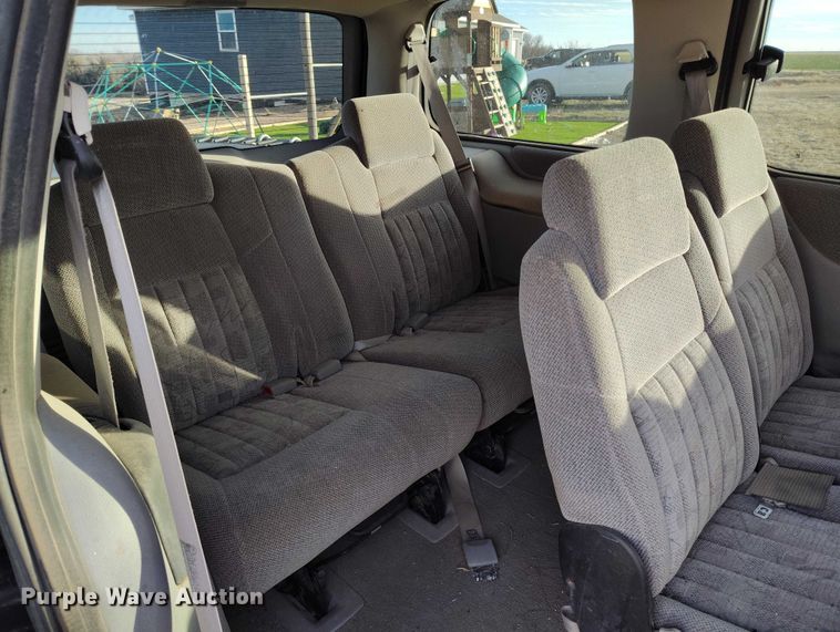 image for item DT0843 2000 Pontiac Montana van